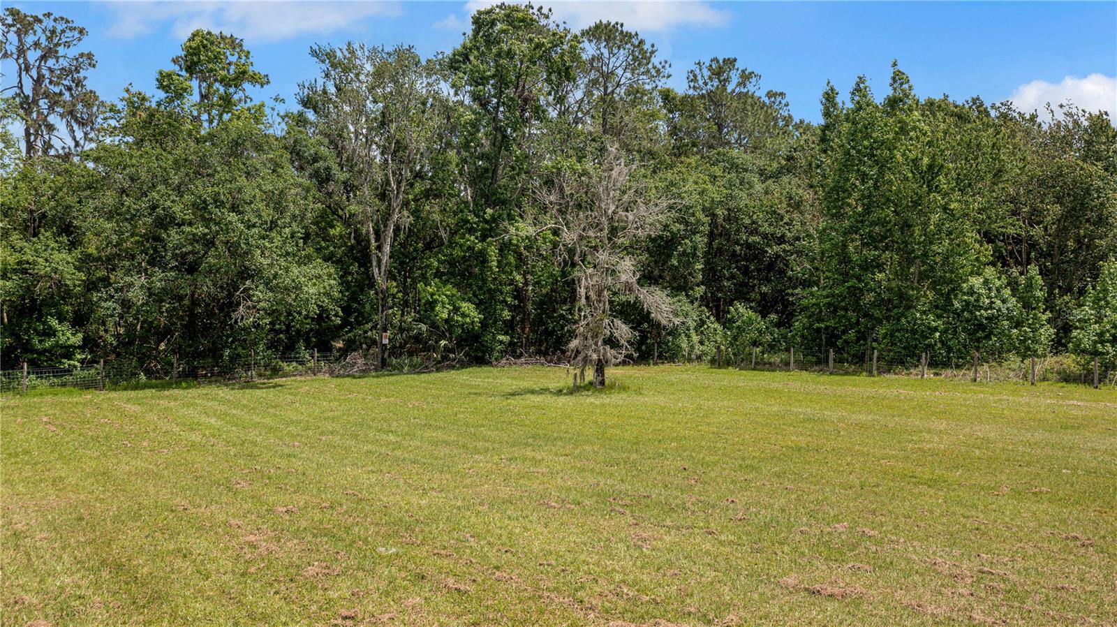 IRON OAKS, LOT 7 LN