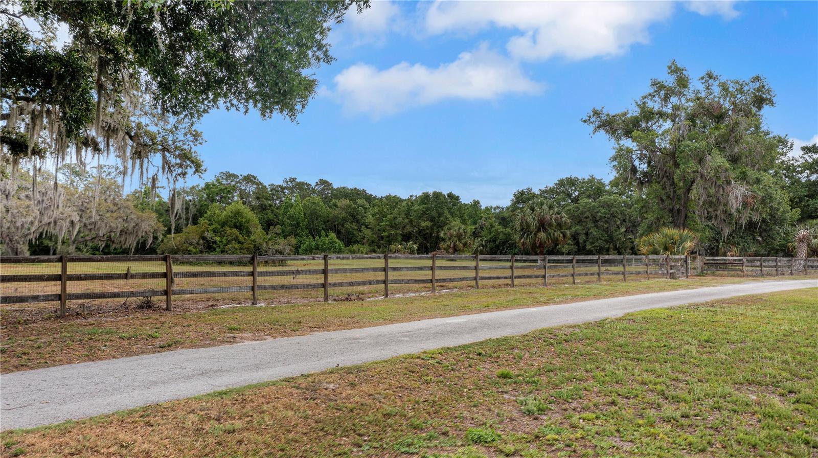 IRON OAKS, LOT 7 LN
