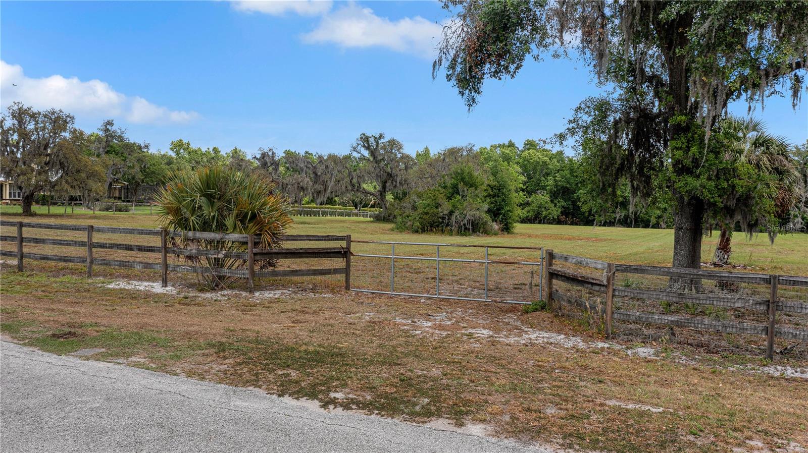 IRON OAKS, LOT 7 LN