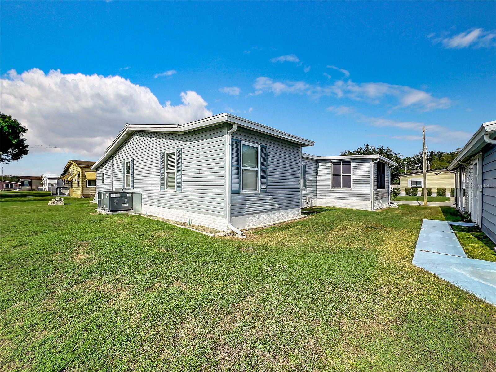 1793 FOX HILL DR