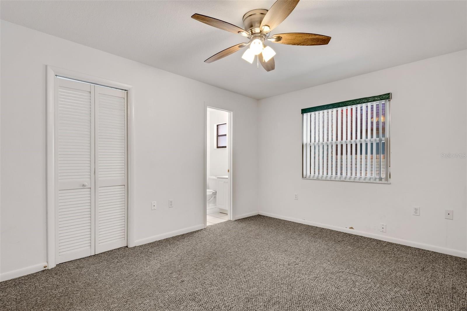 467 LAKE CAROLYN CIR