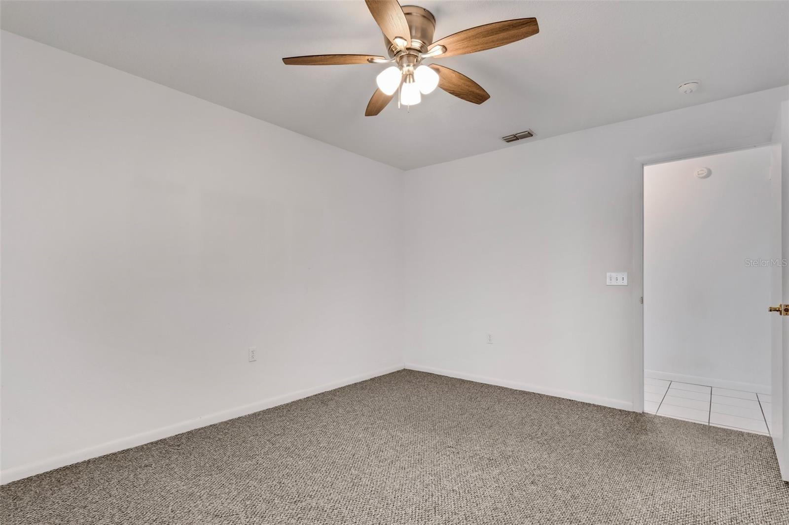 467 LAKE CAROLYN CIR