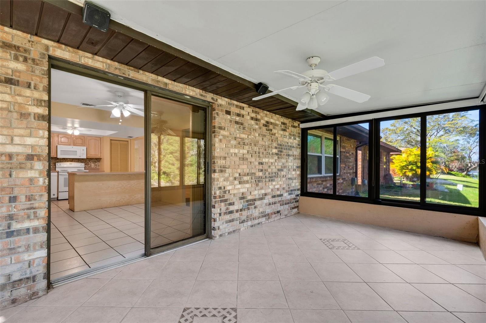 467 LAKE CAROLYN CIR