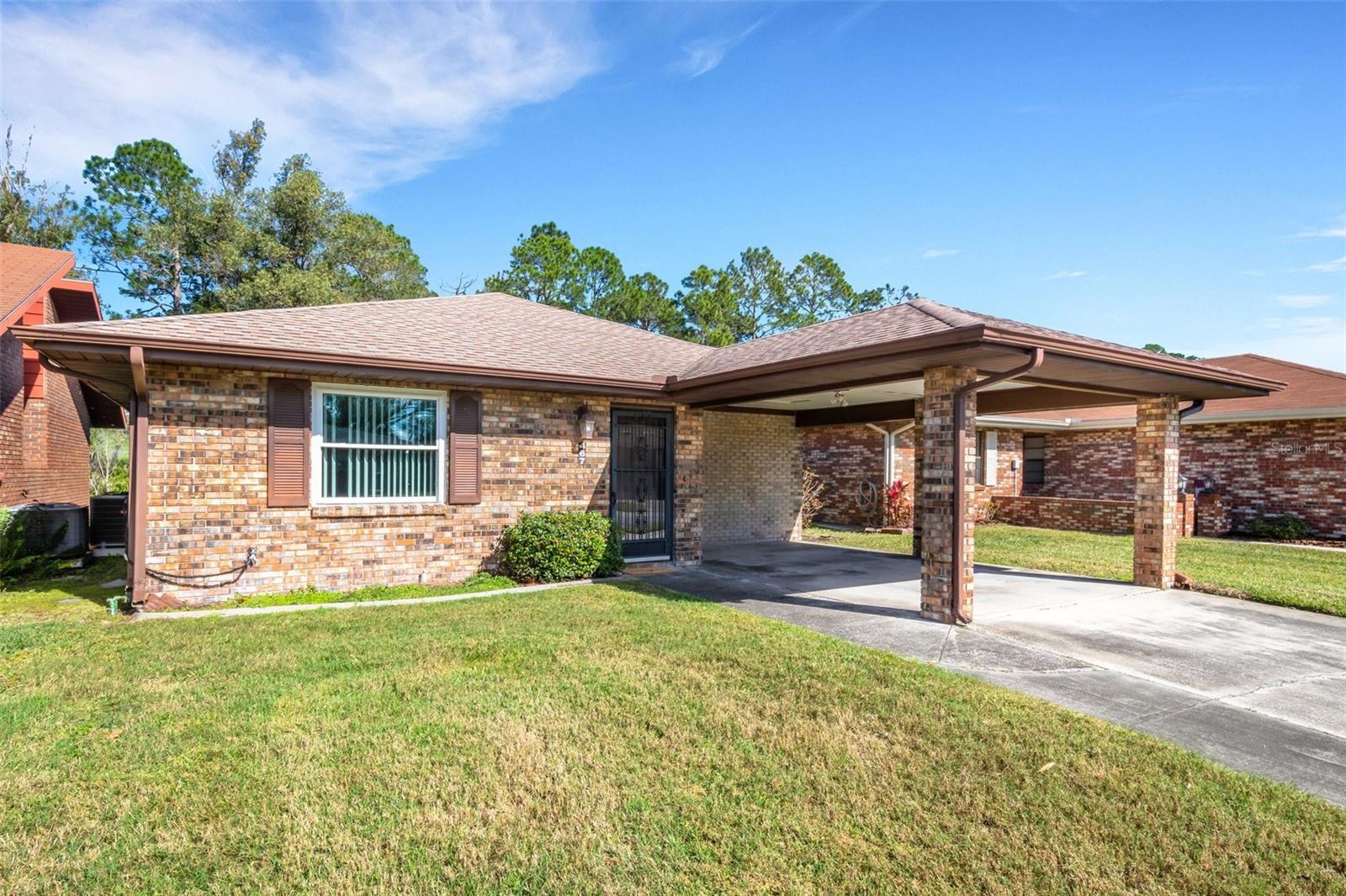 467 LAKE CAROLYN CIR