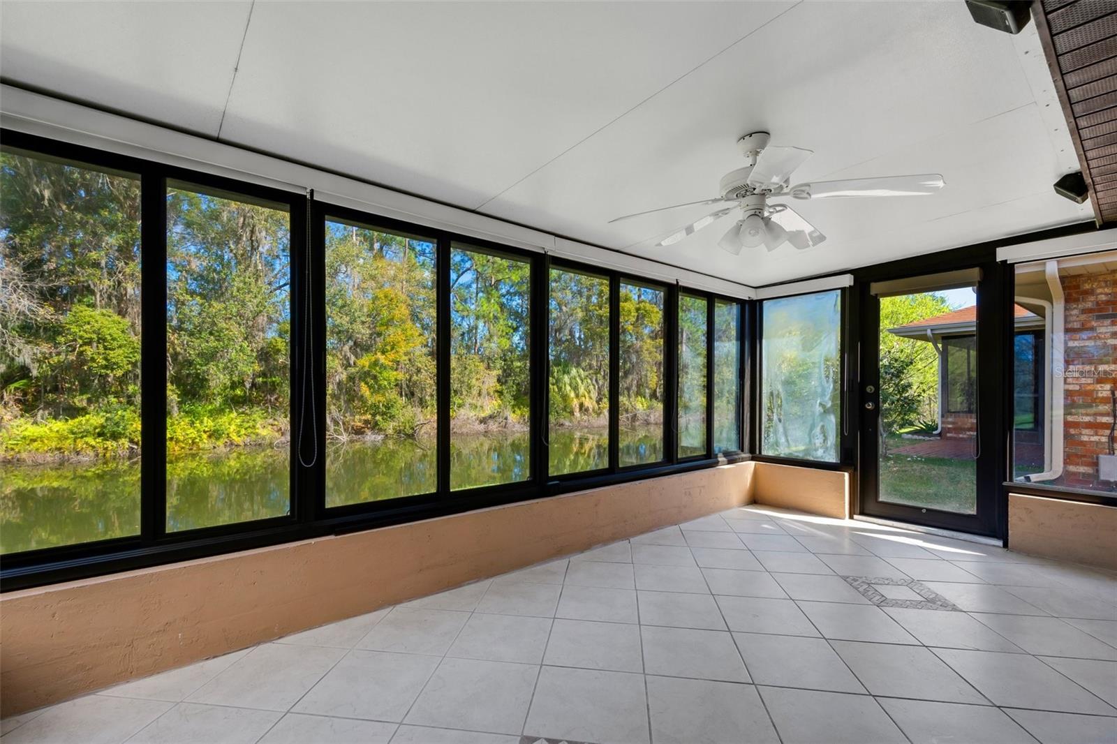 467 LAKE CAROLYN CIR