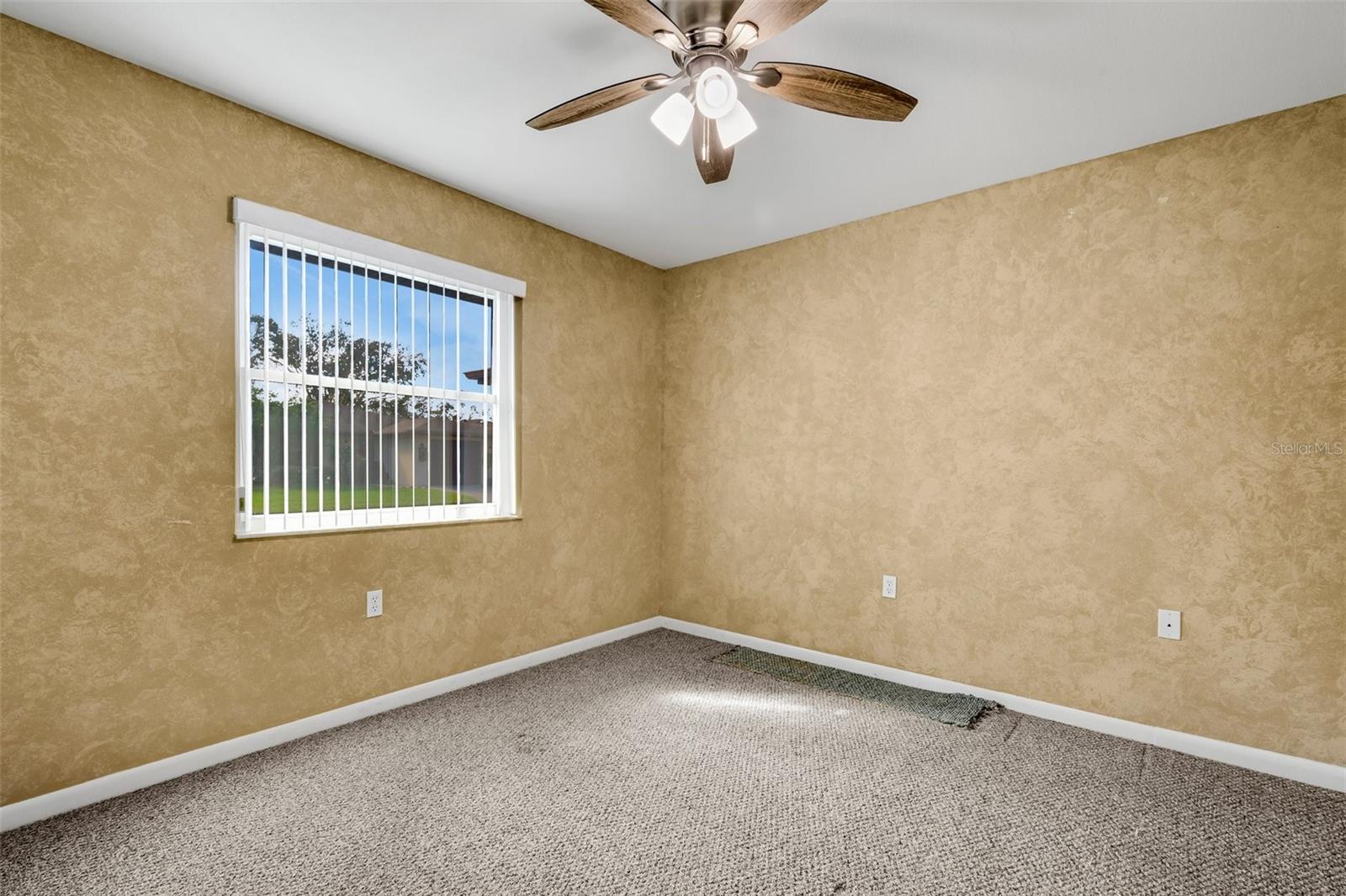 467 LAKE CAROLYN CIR