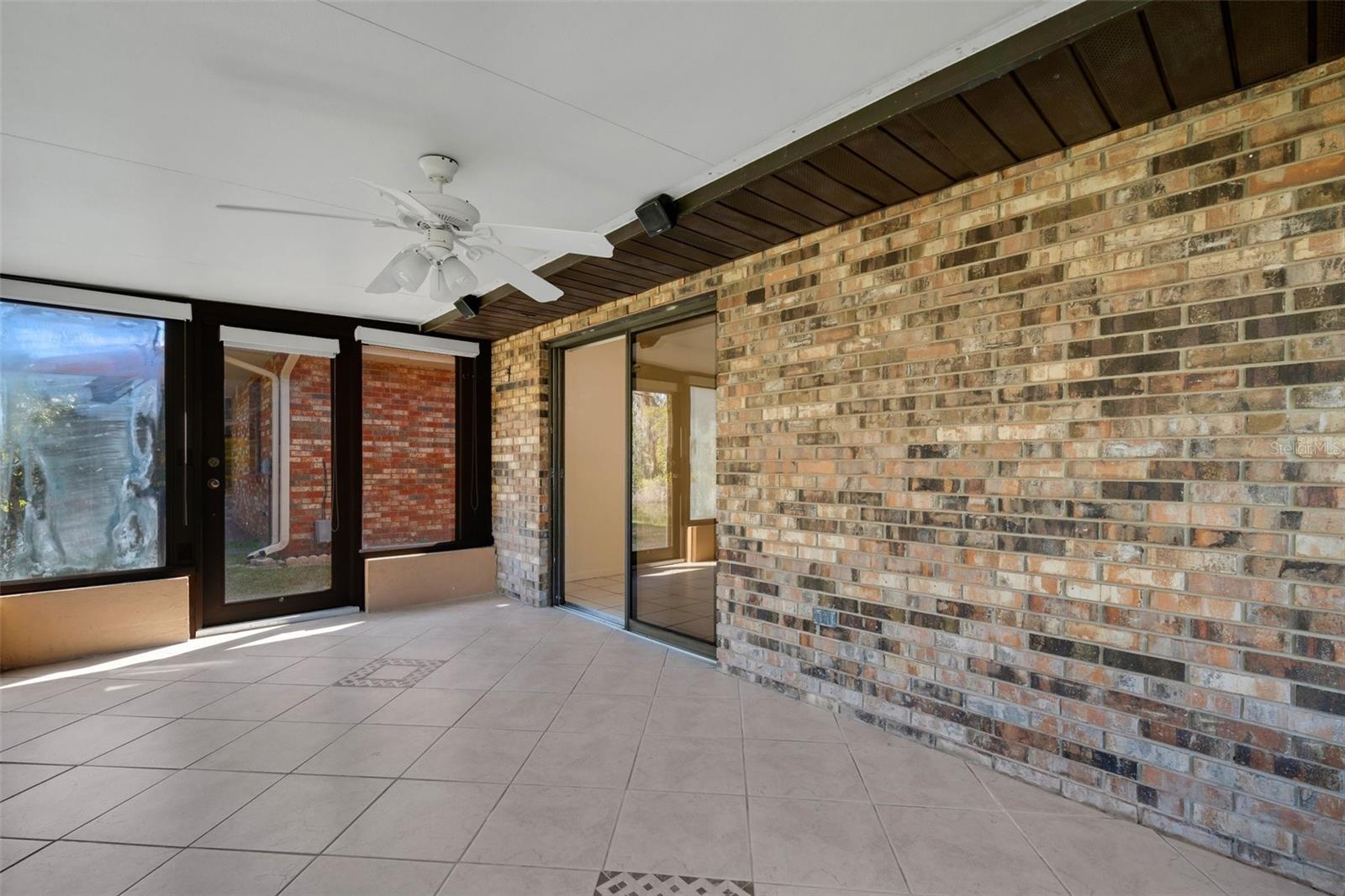 467 LAKE CAROLYN CIR