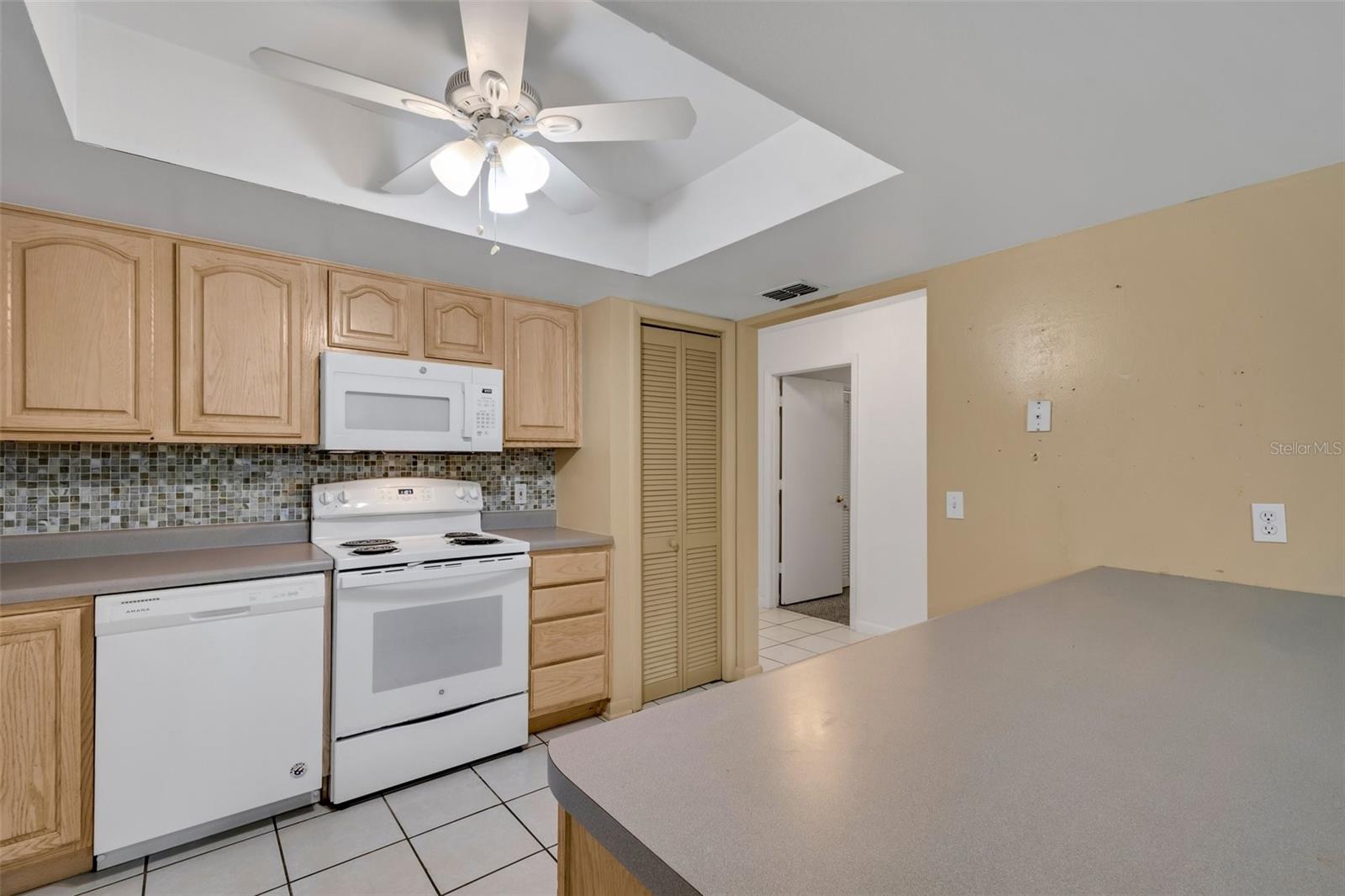 467 LAKE CAROLYN CIR