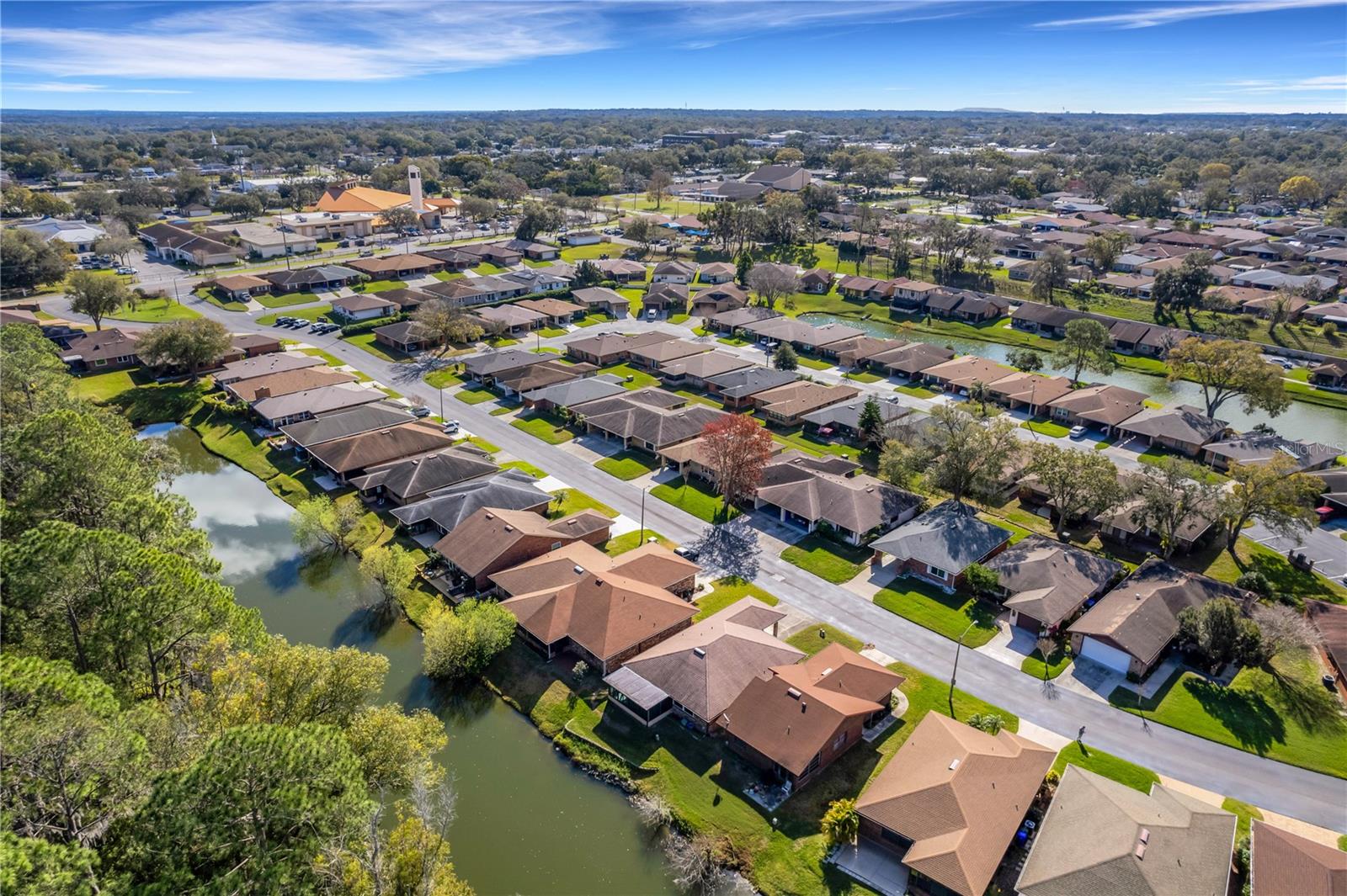 467 LAKE CAROLYN CIR