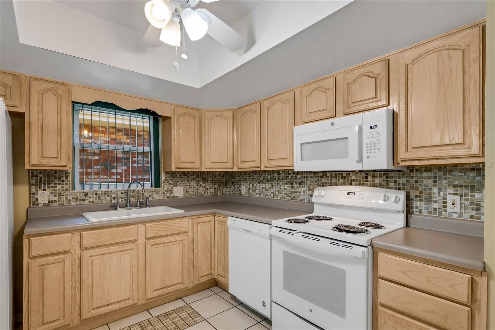 467 LAKE CAROLYN CIR