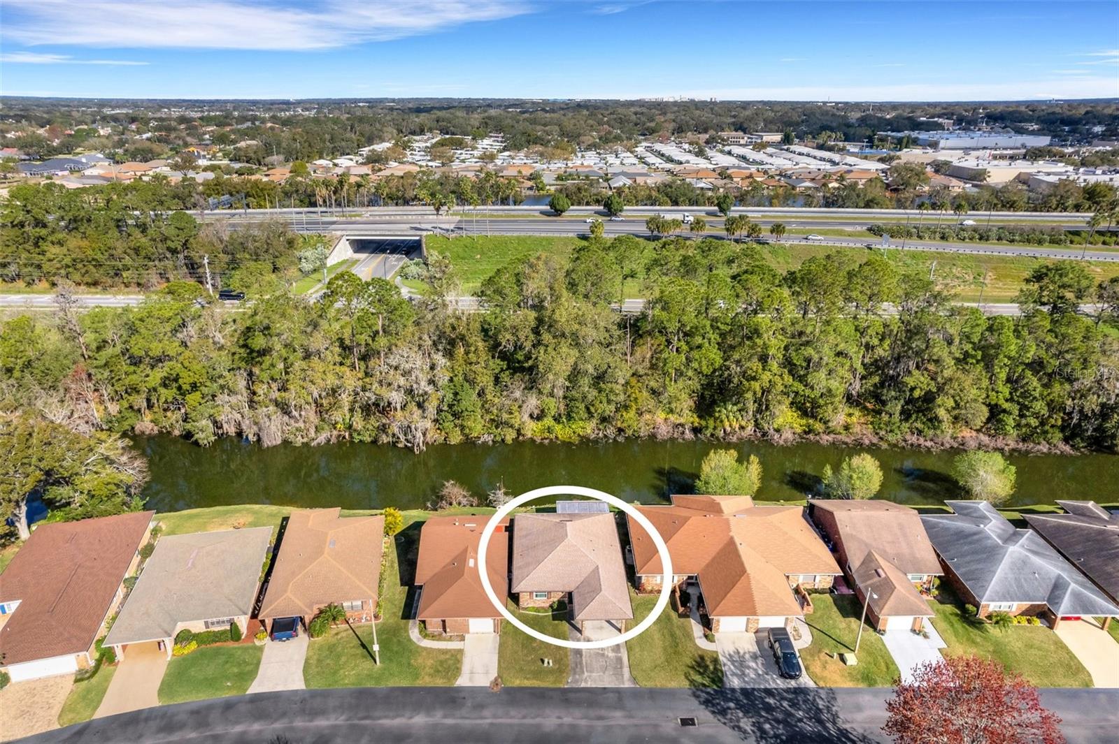 467 LAKE CAROLYN CIR