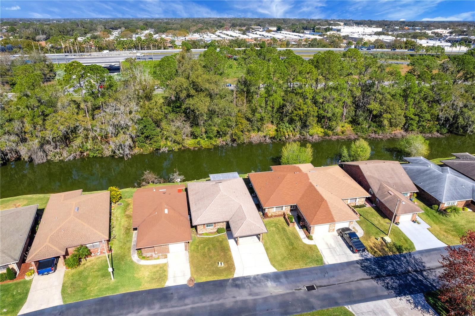 467 LAKE CAROLYN CIR