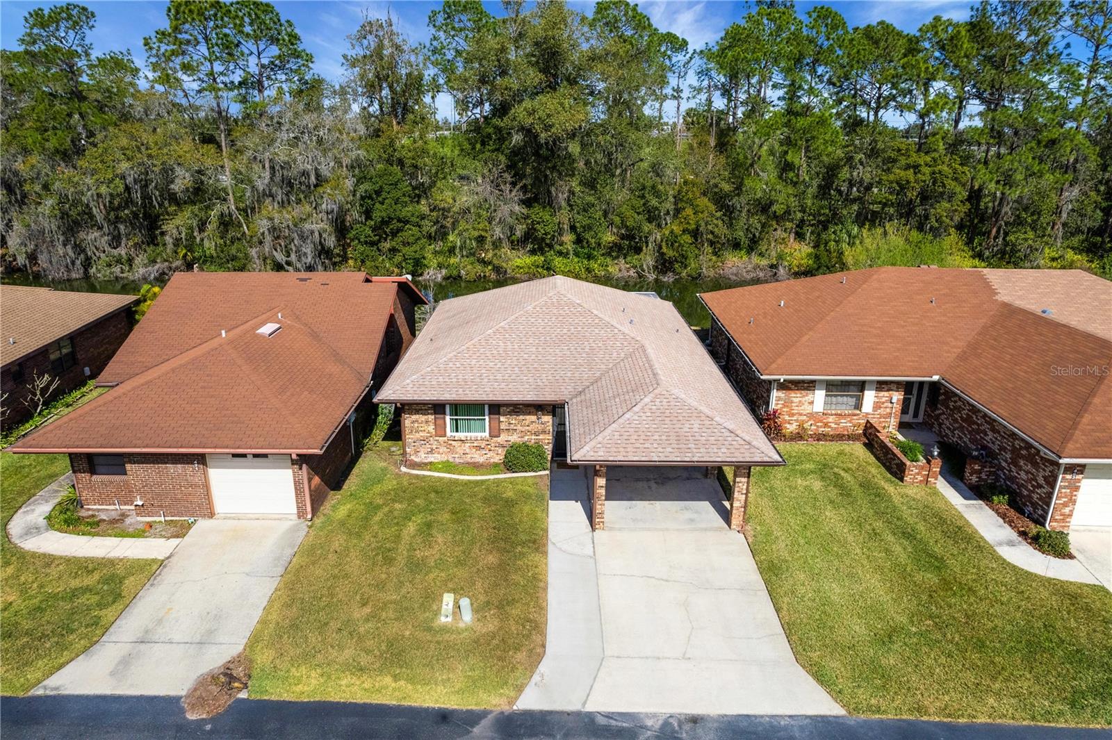 467 LAKE CAROLYN CIR