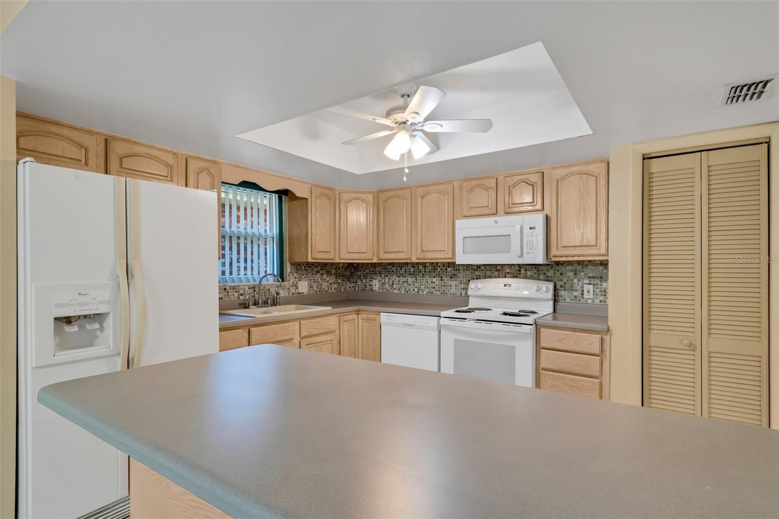 467 LAKE CAROLYN CIR
