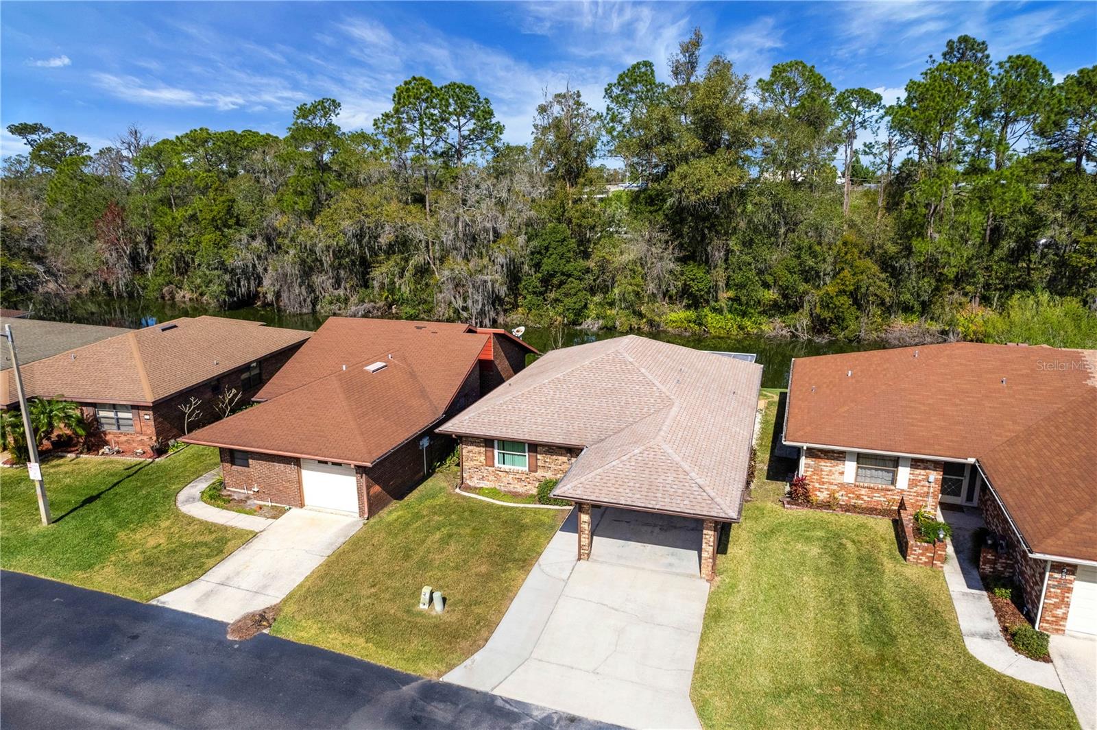 467 LAKE CAROLYN CIR