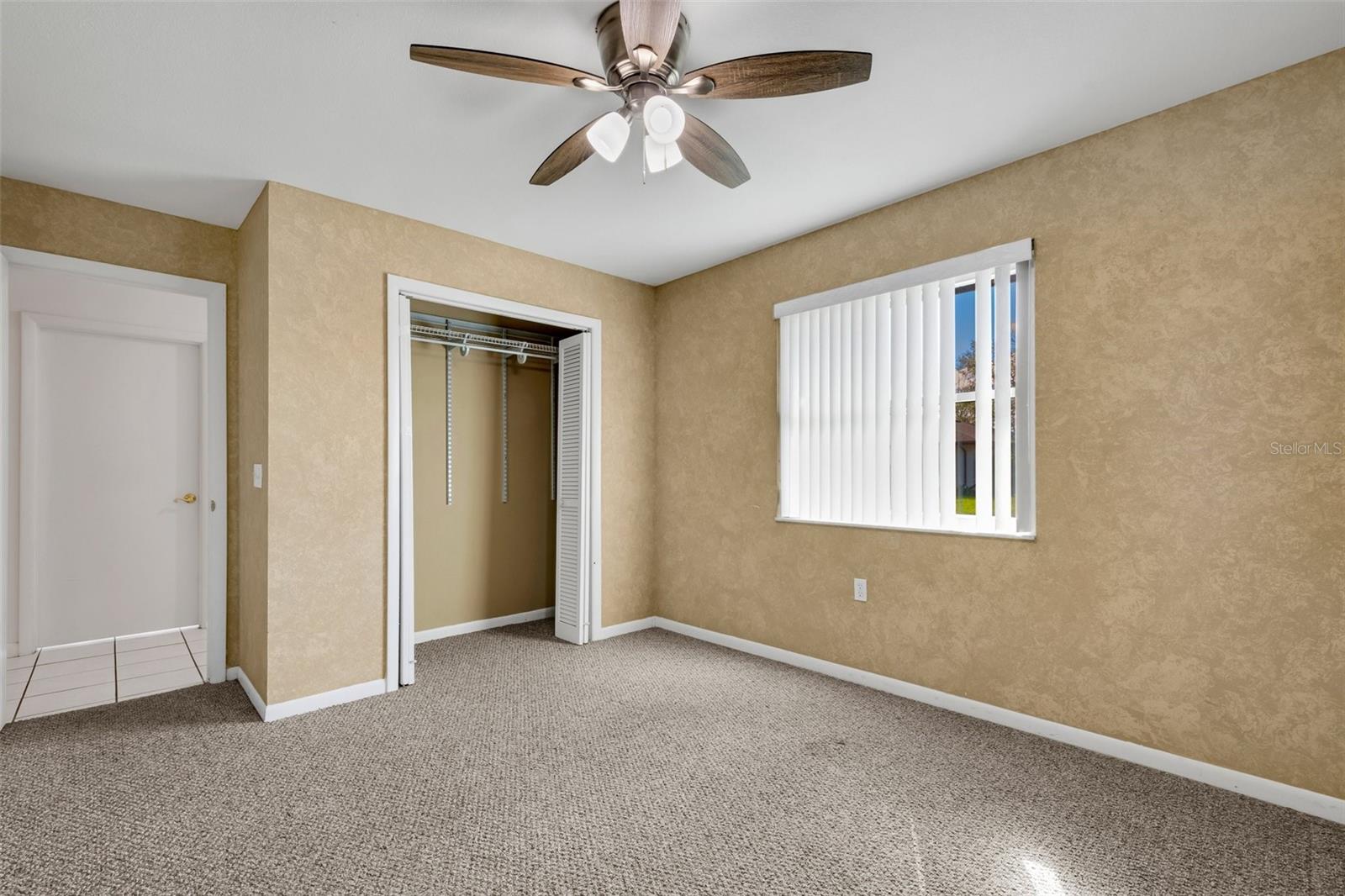 467 LAKE CAROLYN CIR