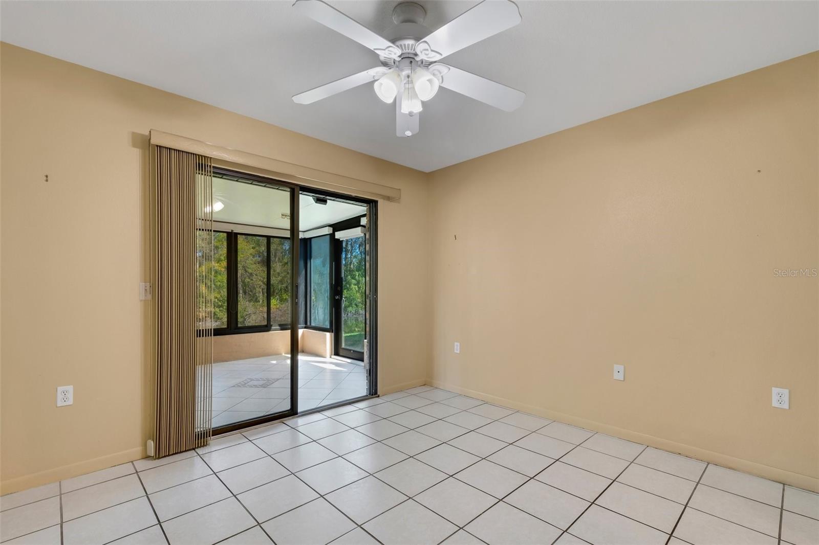 467 LAKE CAROLYN CIR