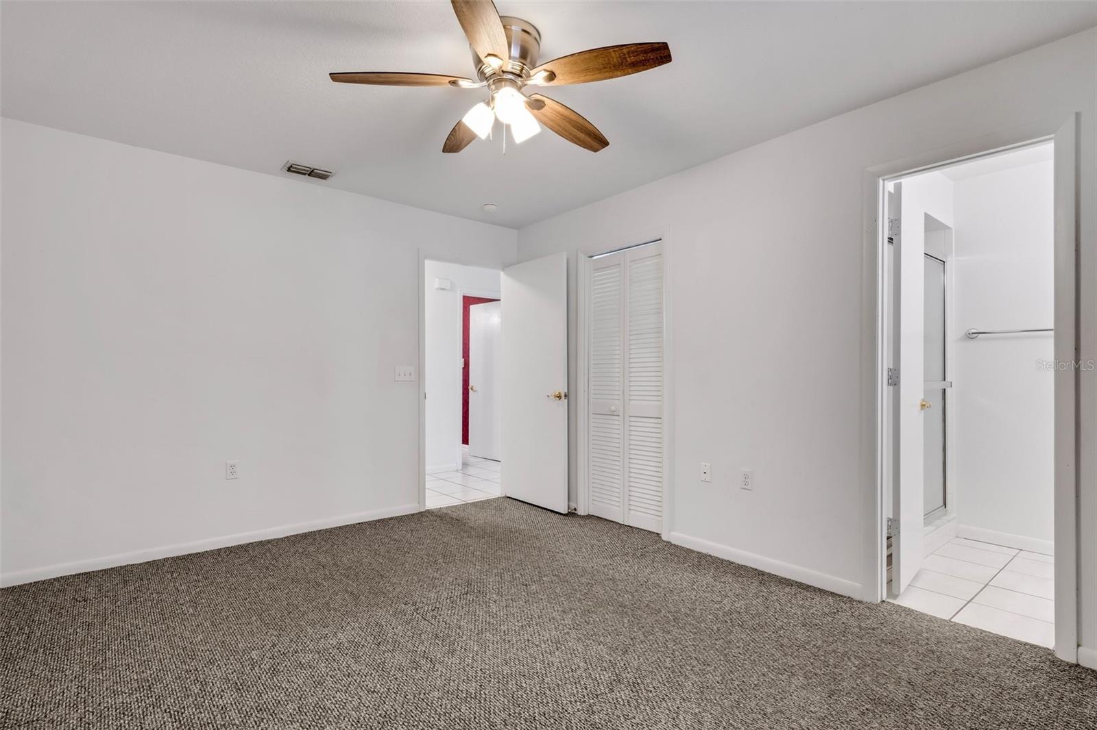 467 LAKE CAROLYN CIR