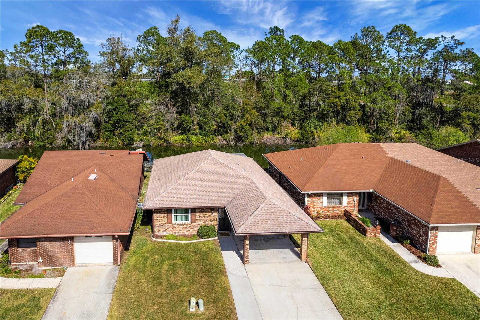 467 LAKE CAROLYN CIR