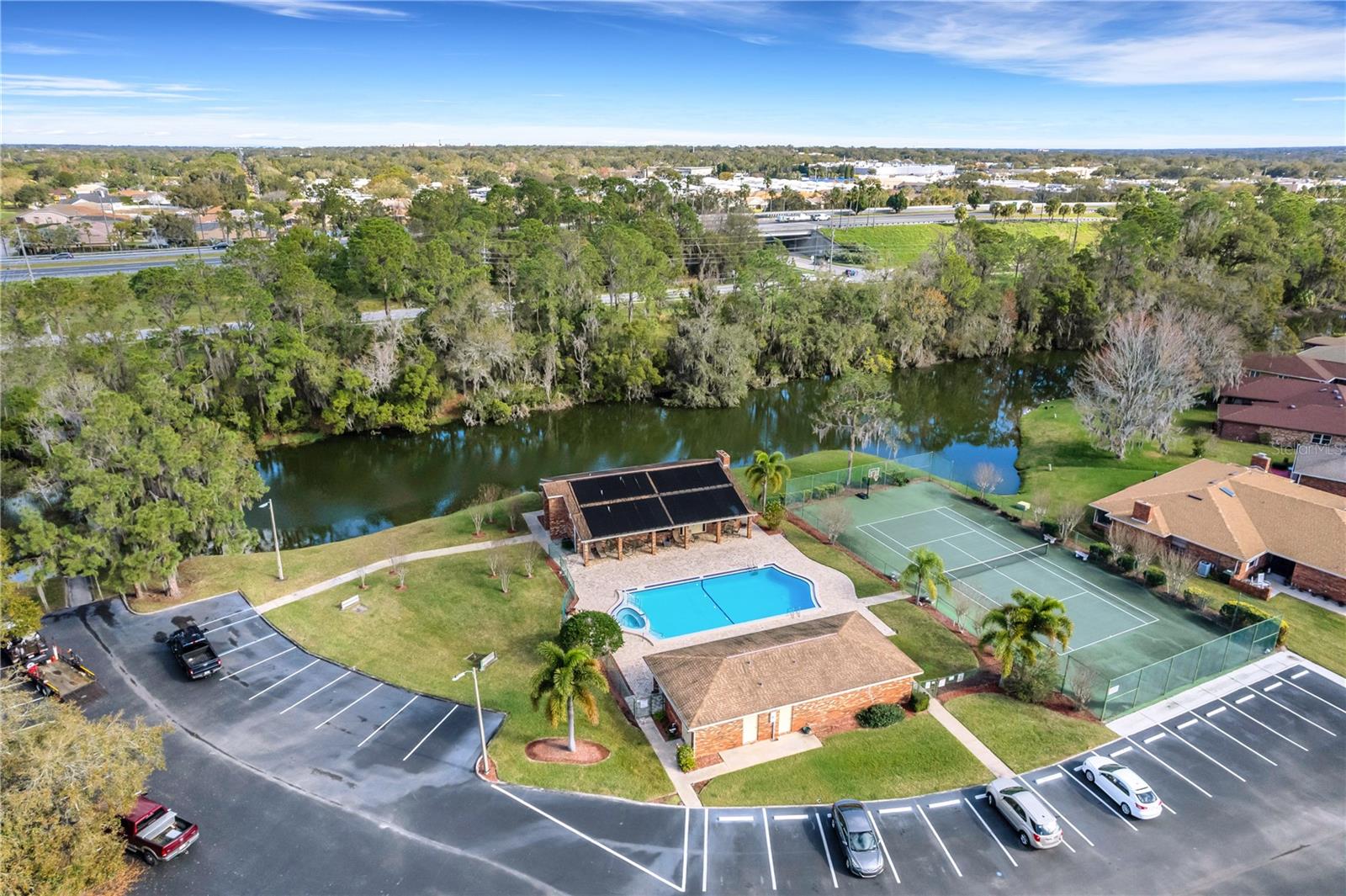 467 LAKE CAROLYN CIR
