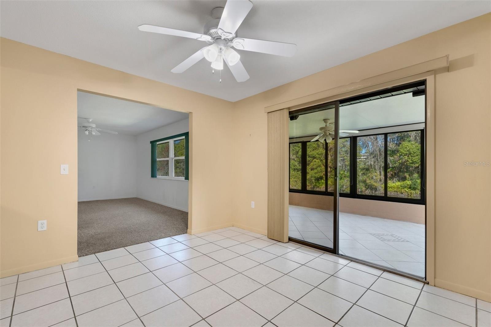 467 LAKE CAROLYN CIR