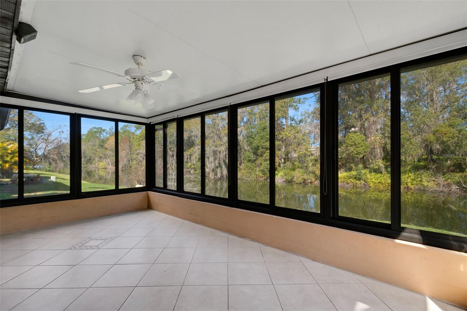 467 LAKE CAROLYN CIR