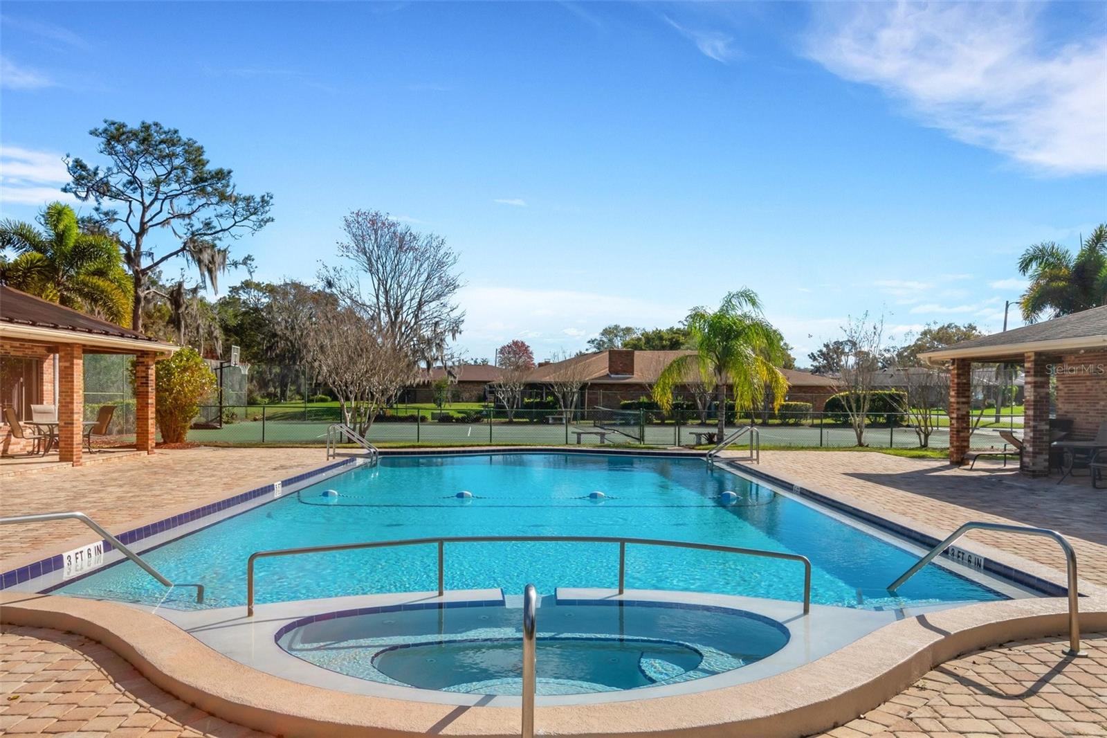 467 LAKE CAROLYN CIR