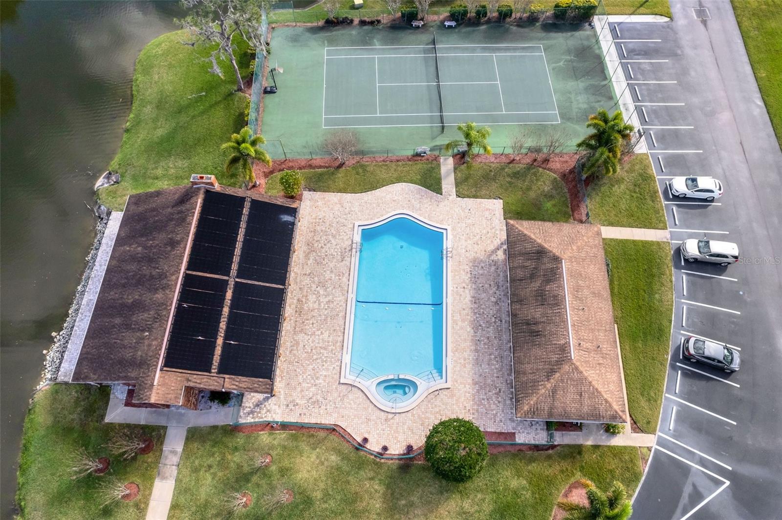 467 LAKE CAROLYN CIR