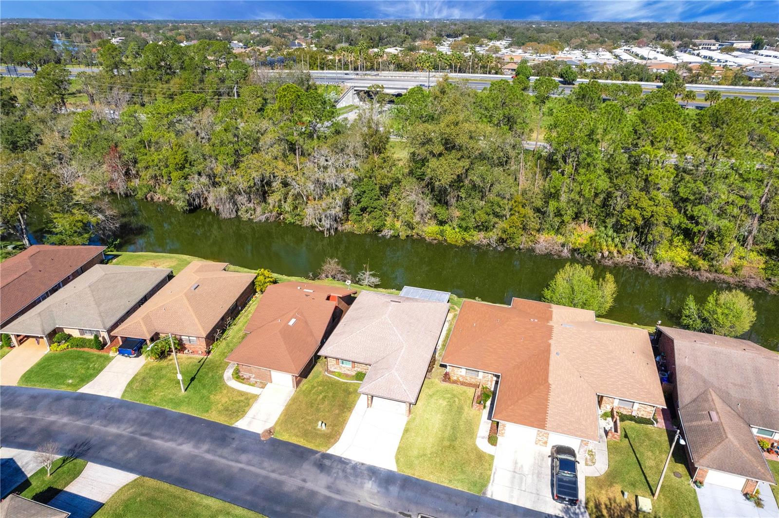 467 LAKE CAROLYN CIR