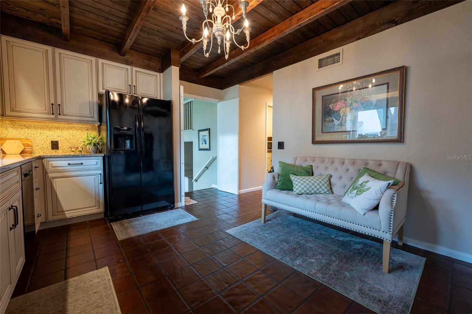 8 CASA LOMA WAY #8