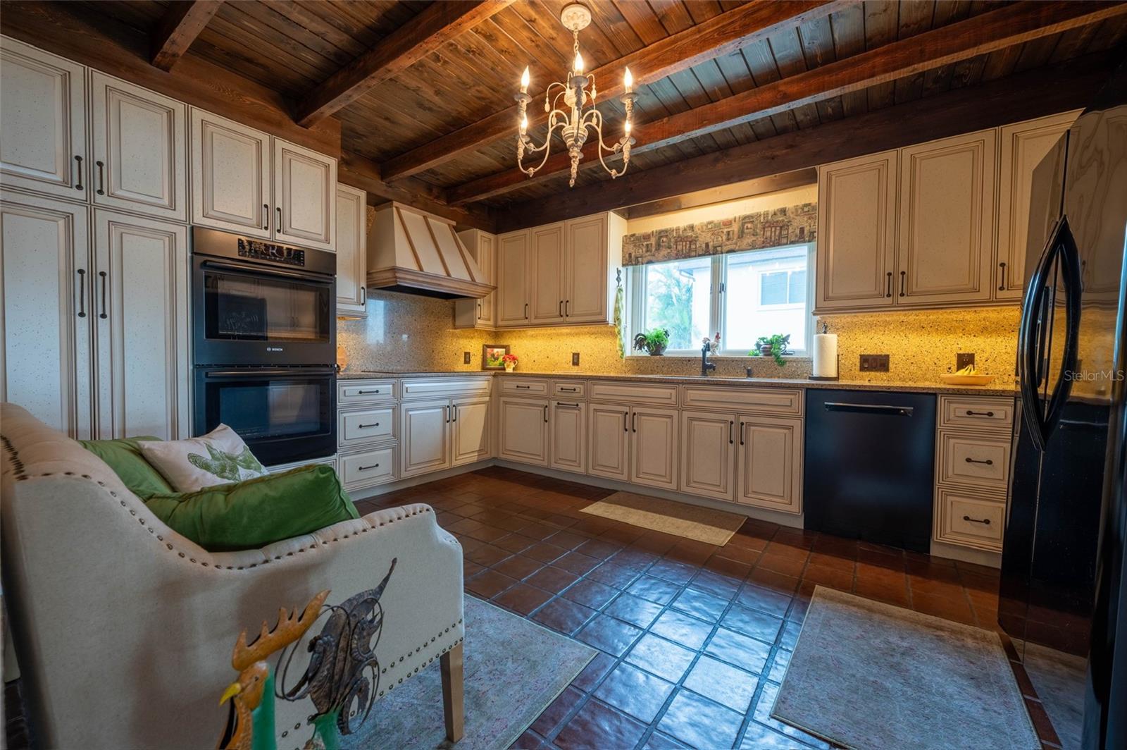 8 CASA LOMA WAY #8
