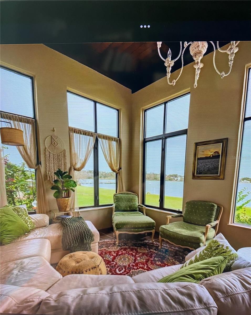 8 CASA LOMA WAY #8