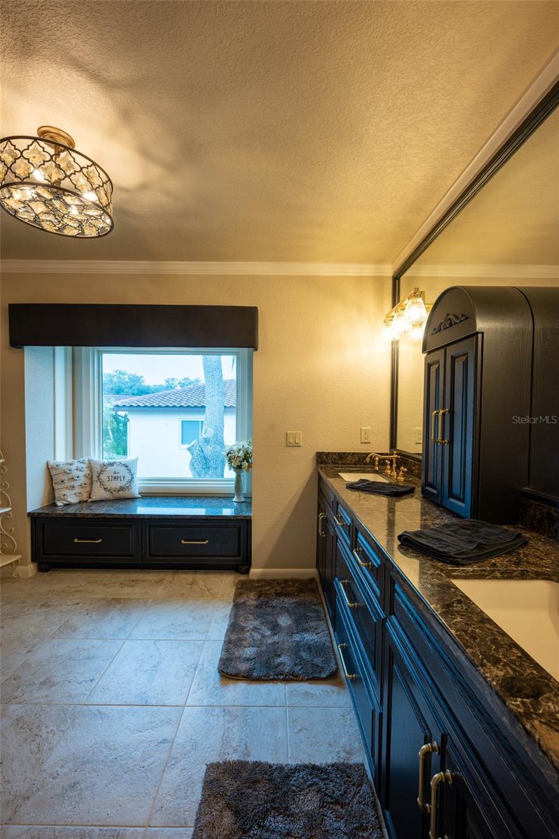 8 CASA LOMA WAY #8