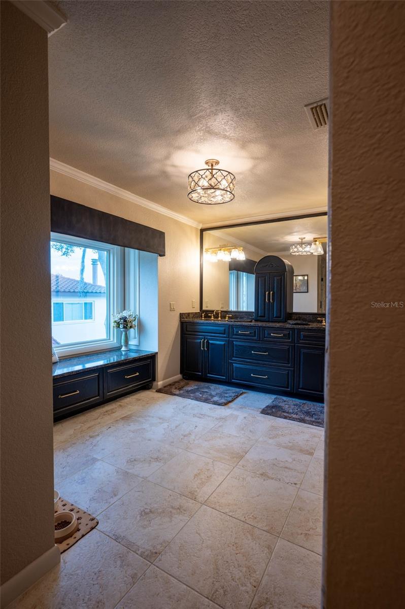 8 CASA LOMA WAY #8