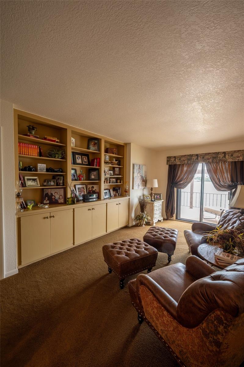 8 CASA LOMA WAY #8