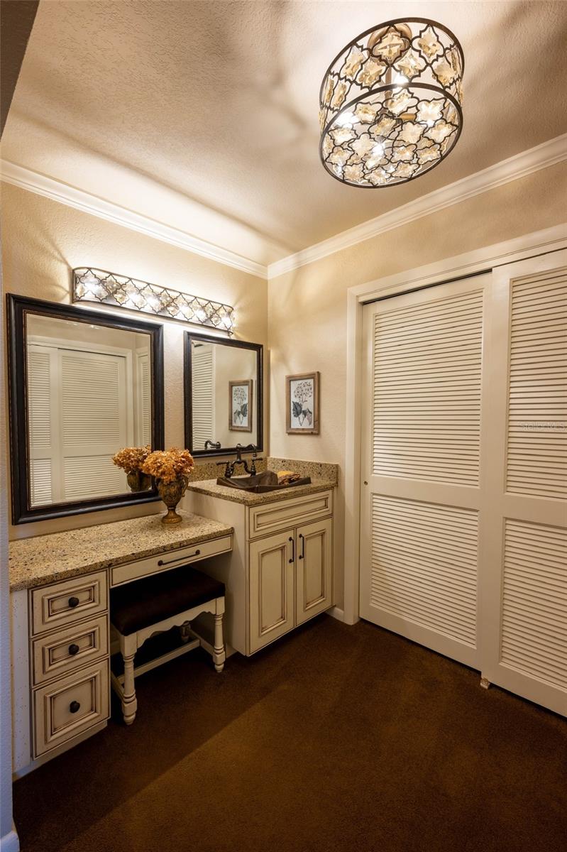 8 CASA LOMA WAY #8