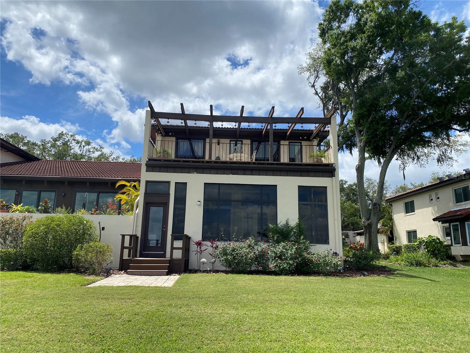 8 CASA LOMA WAY #8