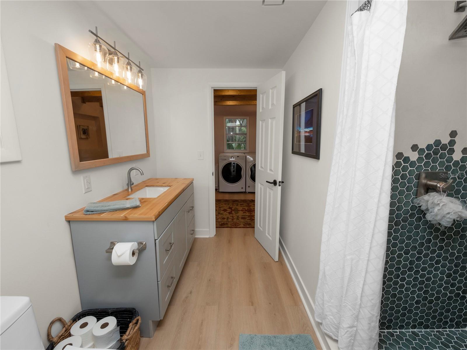921 E BELLA VISTA ST
