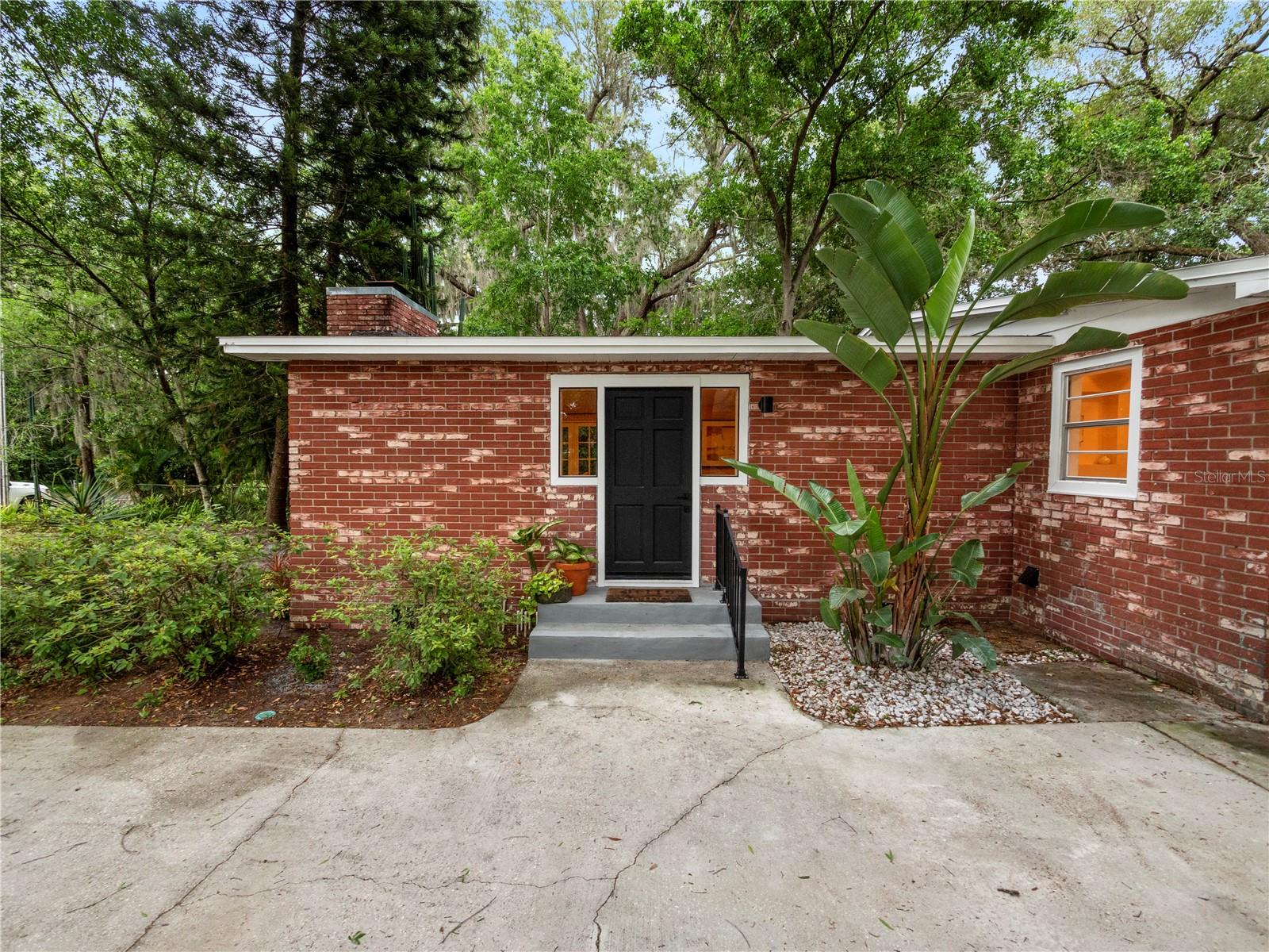 921 E BELLA VISTA ST
