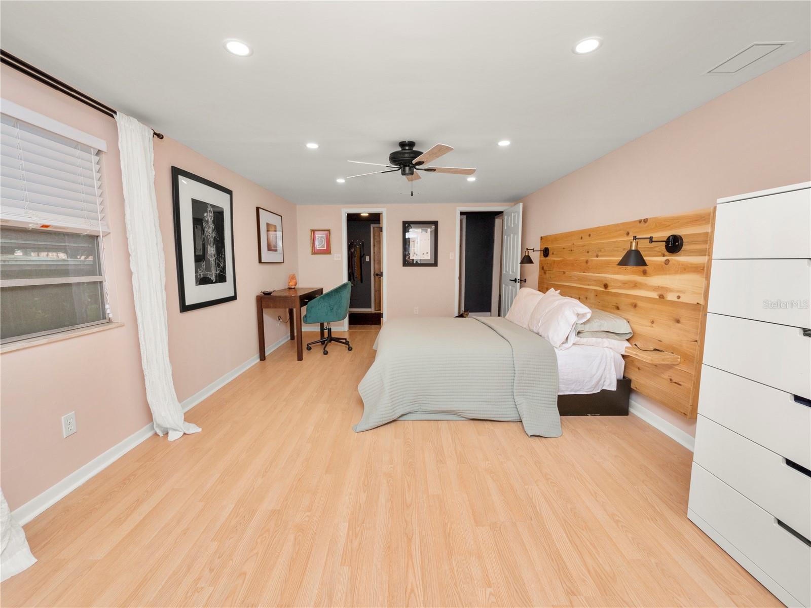 921 E BELLA VISTA ST