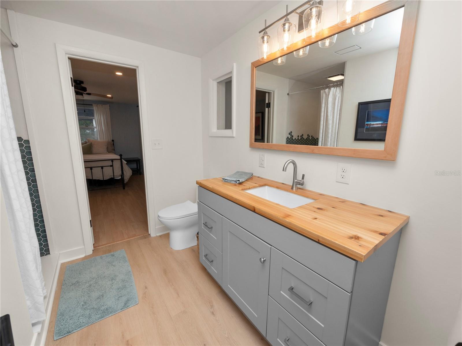 921 E BELLA VISTA ST