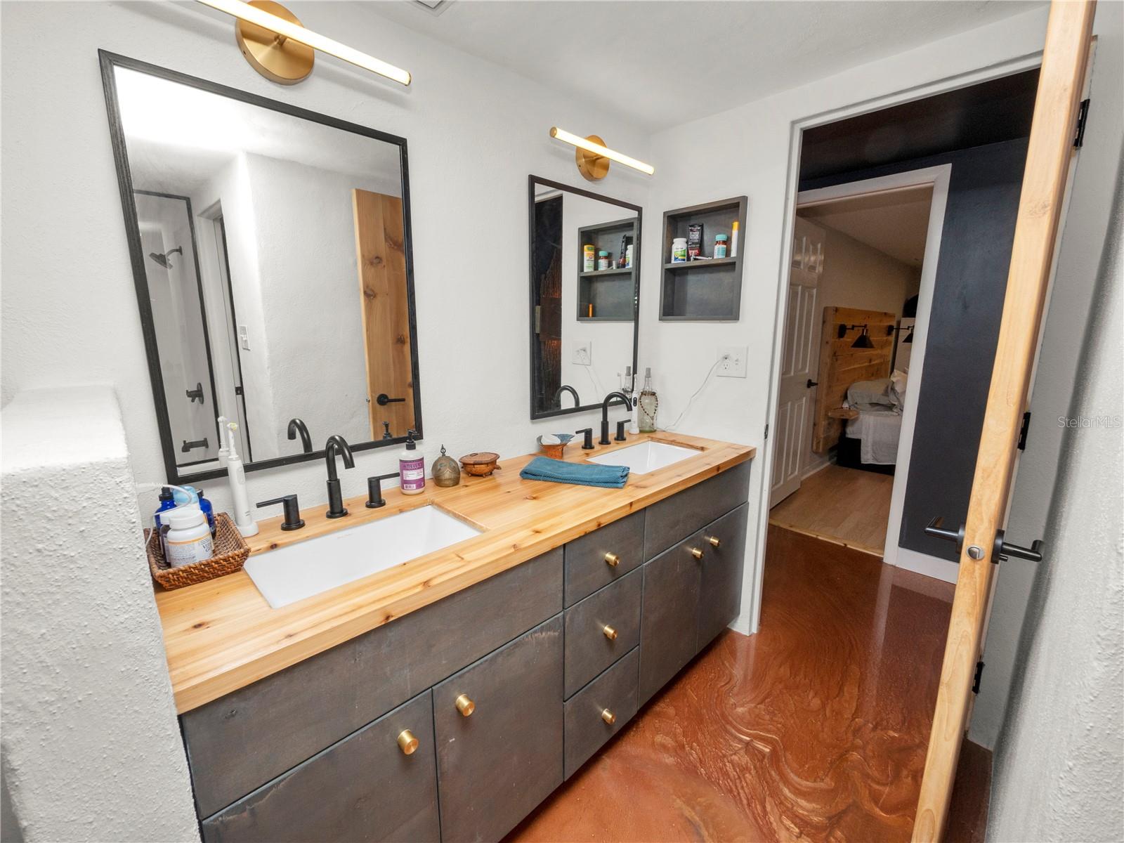 921 E BELLA VISTA ST