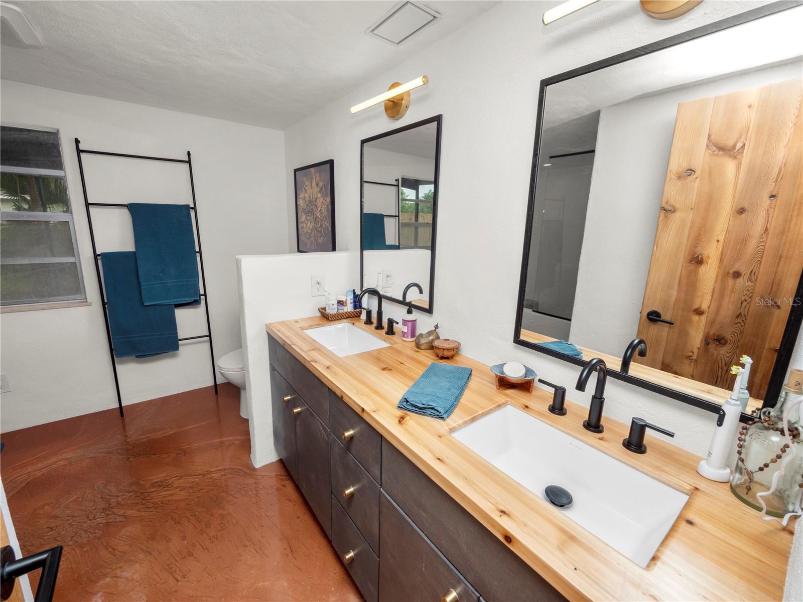 921 E BELLA VISTA ST