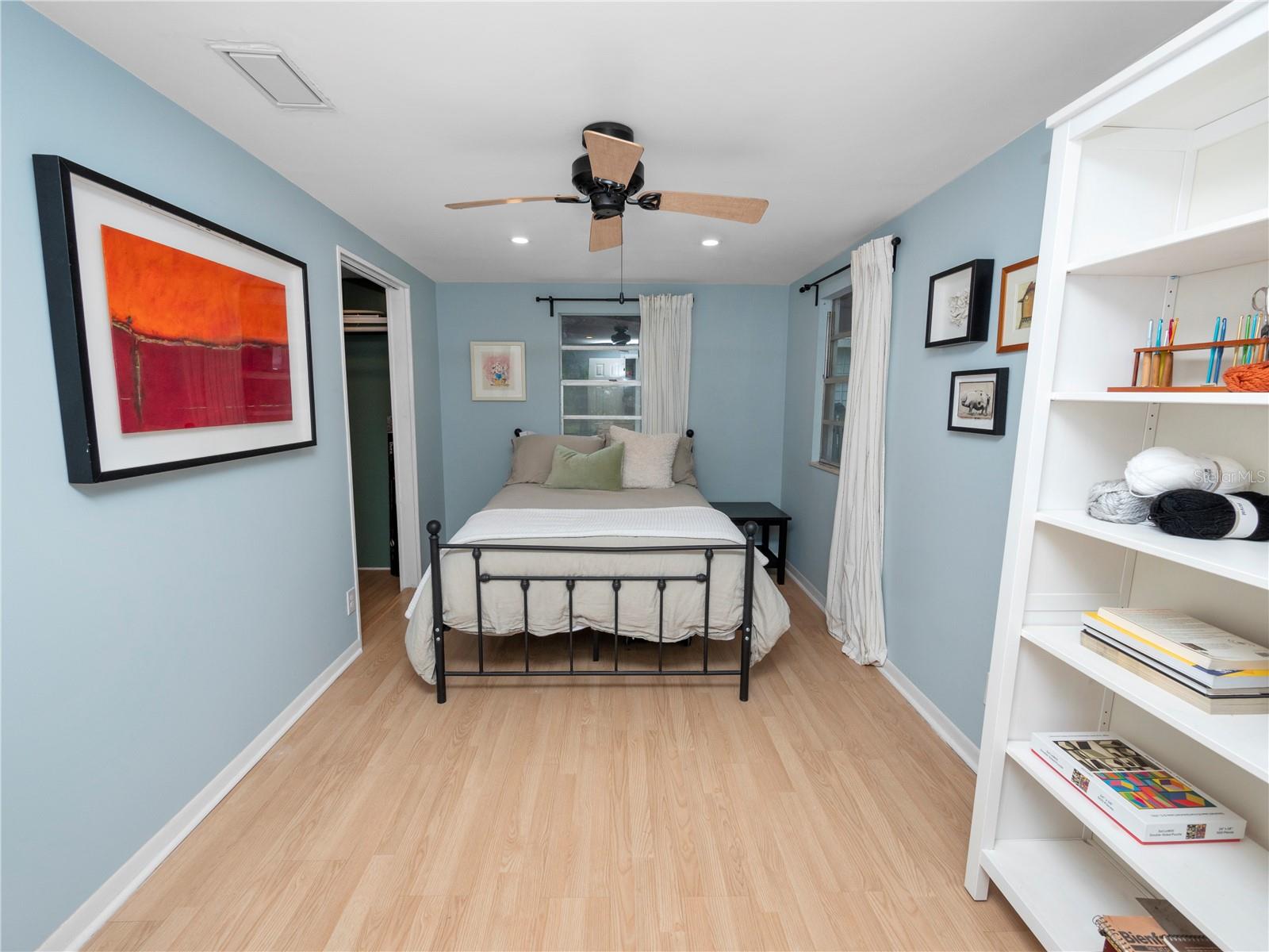 921 E BELLA VISTA ST