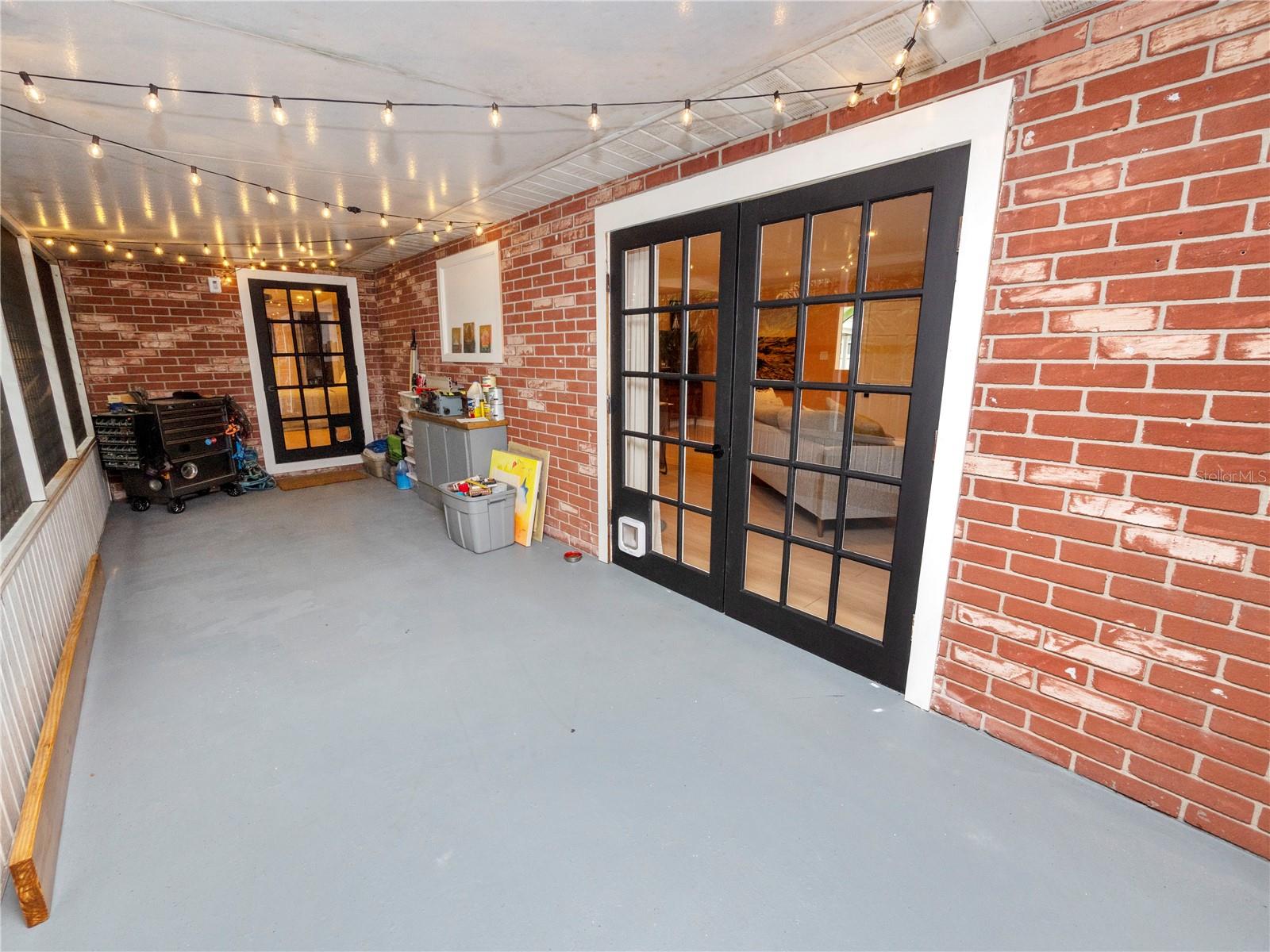 921 E BELLA VISTA ST