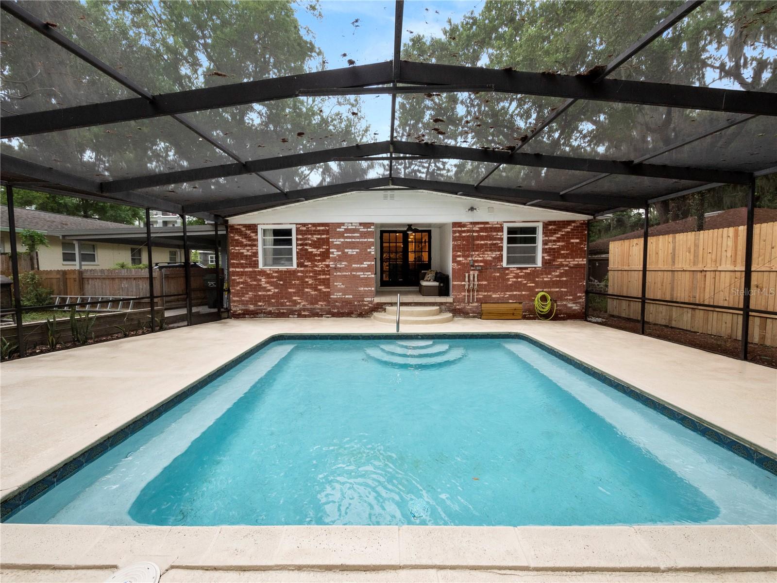 921 E BELLA VISTA ST