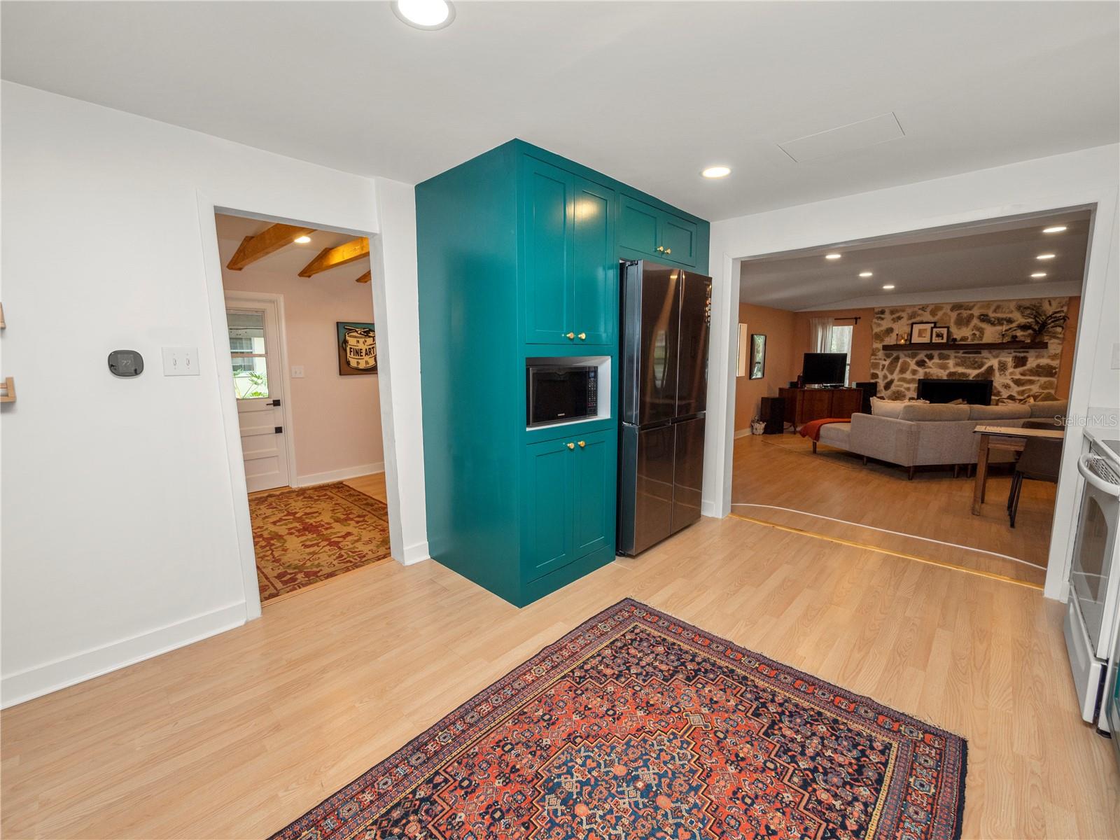 921 E BELLA VISTA ST