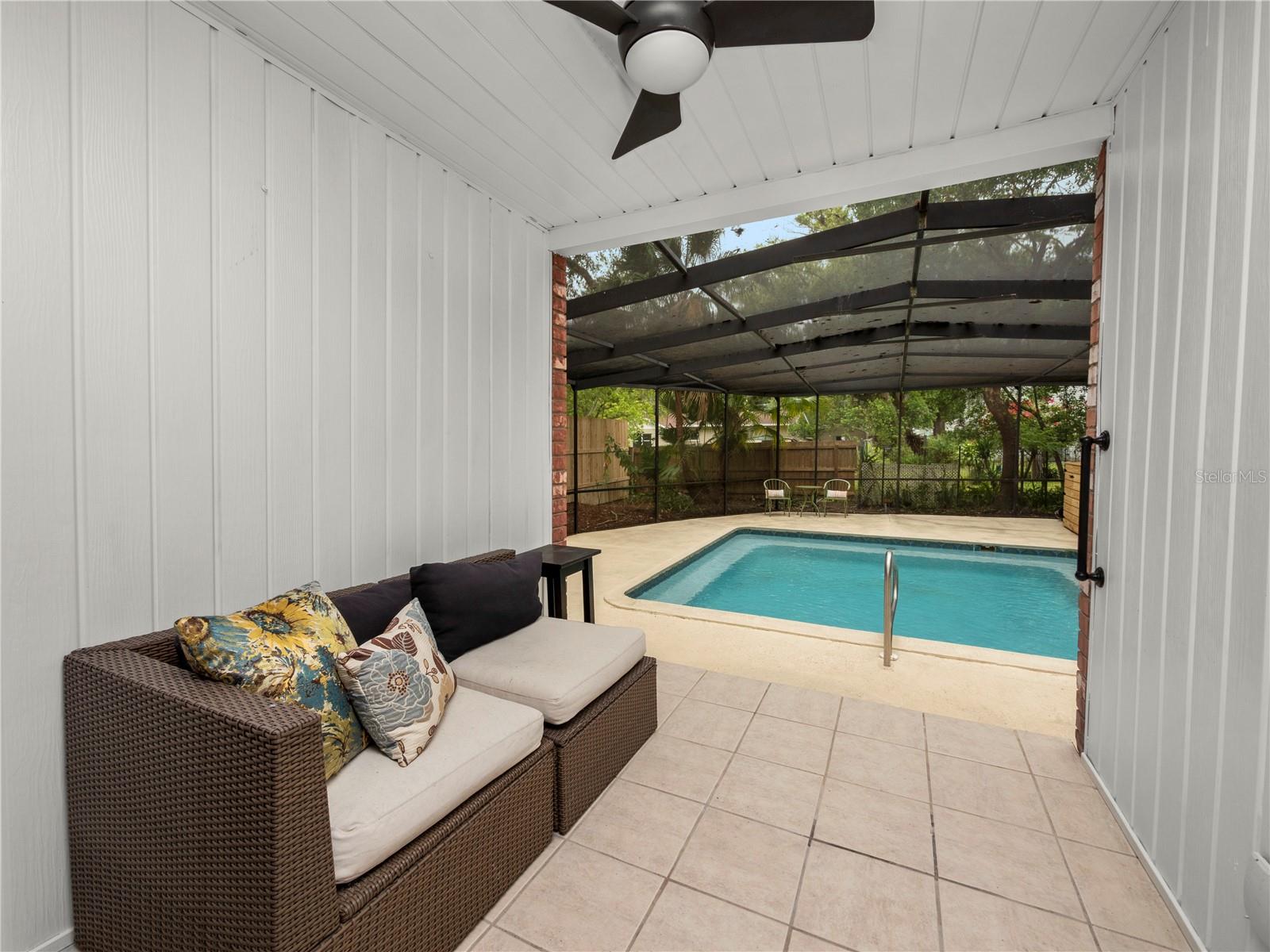 921 E BELLA VISTA ST