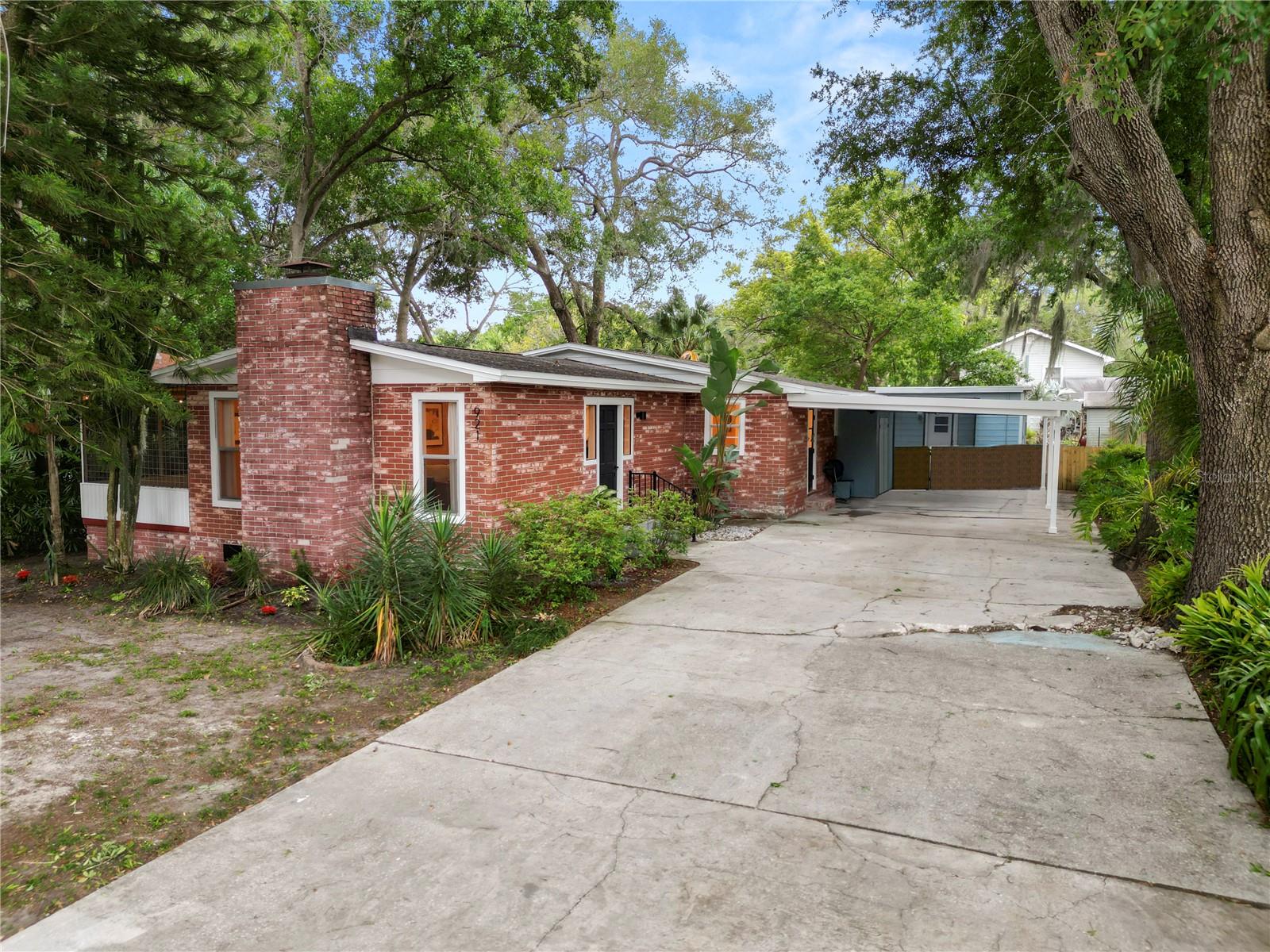 921 E BELLA VISTA ST