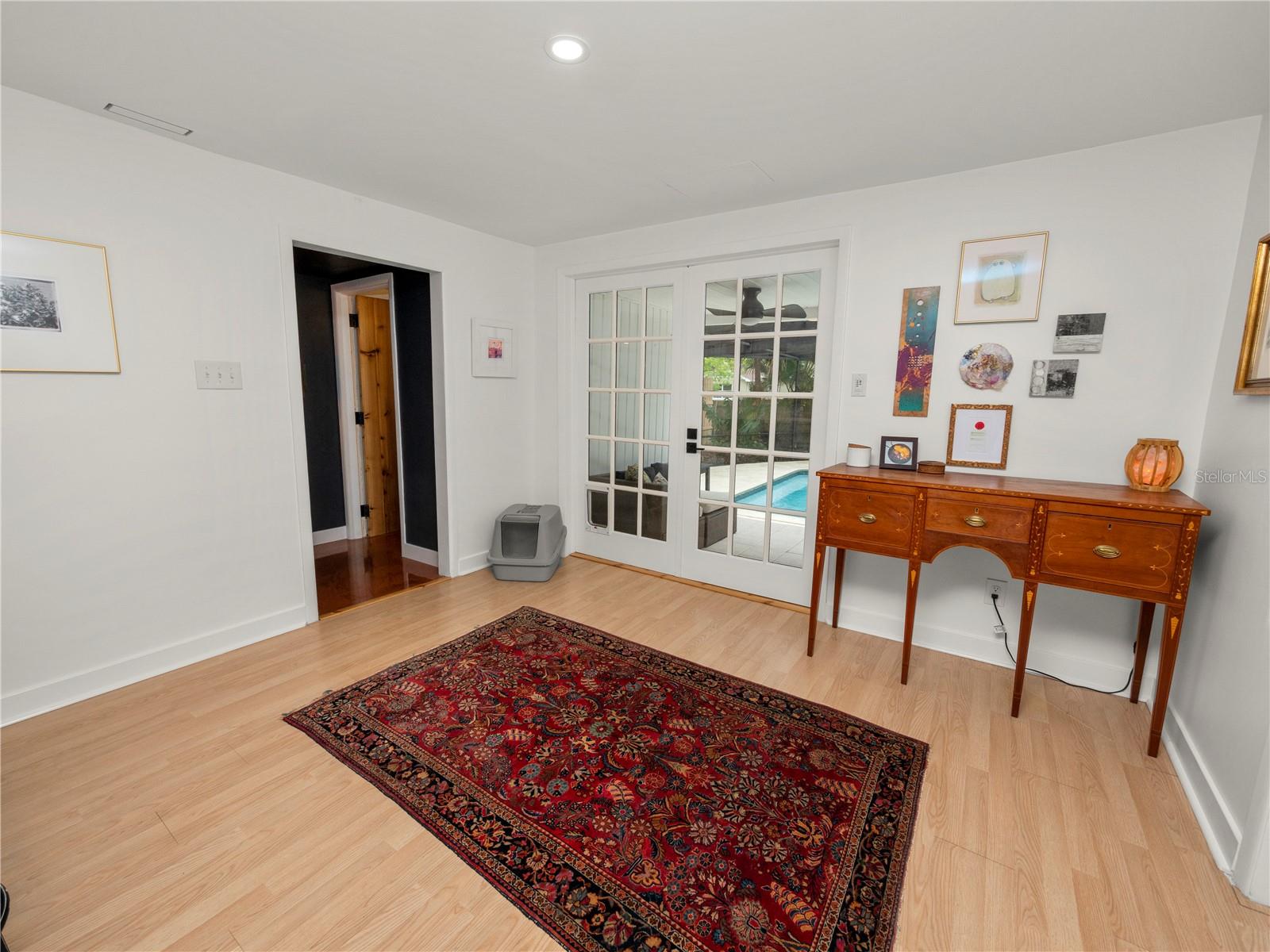 921 E BELLA VISTA ST